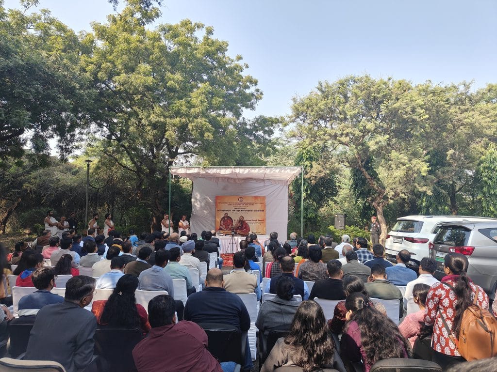 Shankaracharya Visits JNU, Pays Tribute at Vidyaranya Statue and Delivers Vedanta Lecture 2 96929