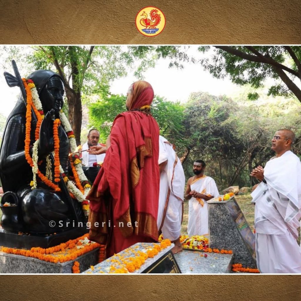 Shankaracharya Visits JNU, Pays Tribute at Vidyaranya Statue and Delivers Vedanta Lecture 1 97556